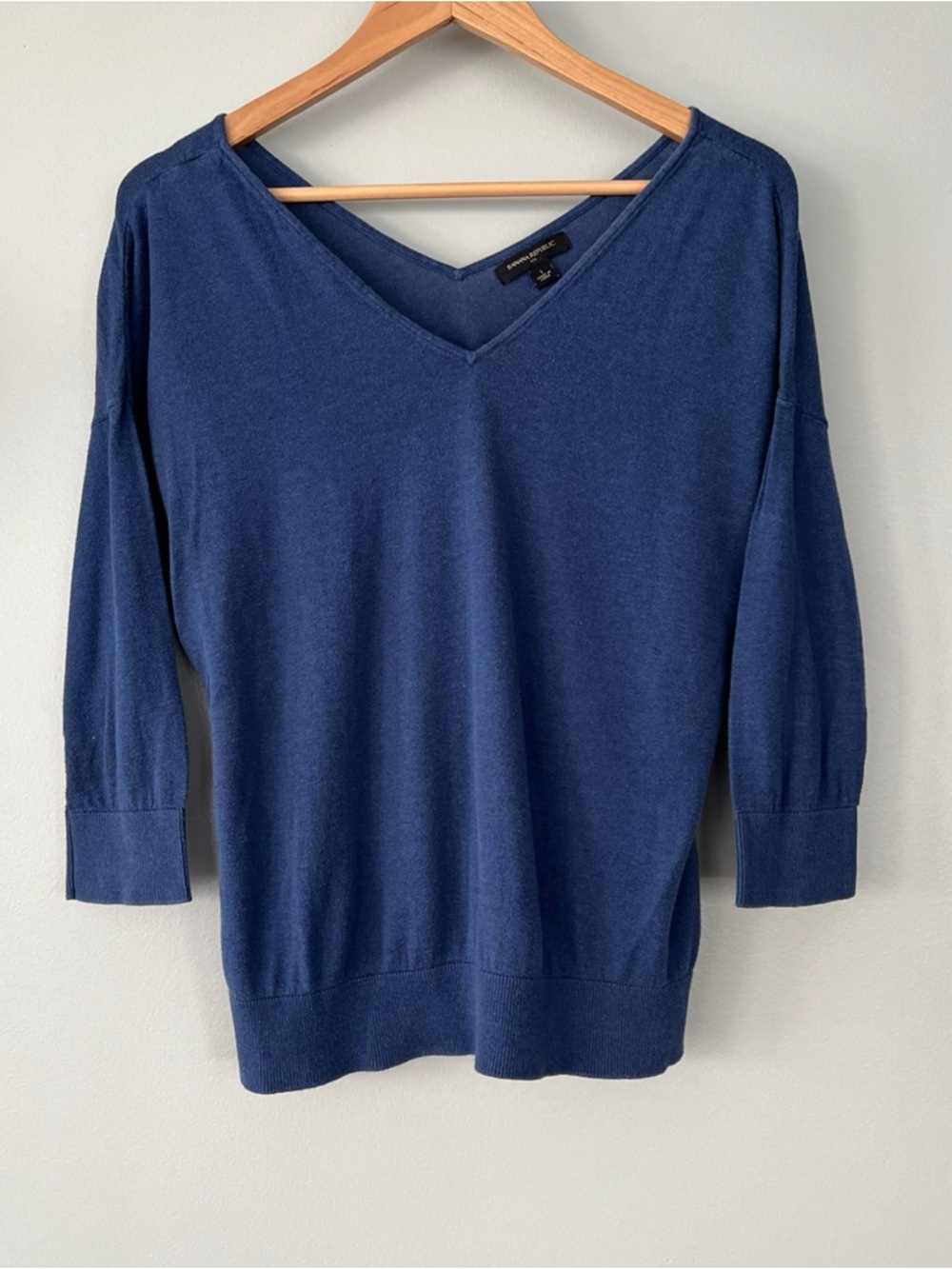 Banana Republic Blue V-Neck Front/Back 3/4 Sleeve Women's Sweater Top